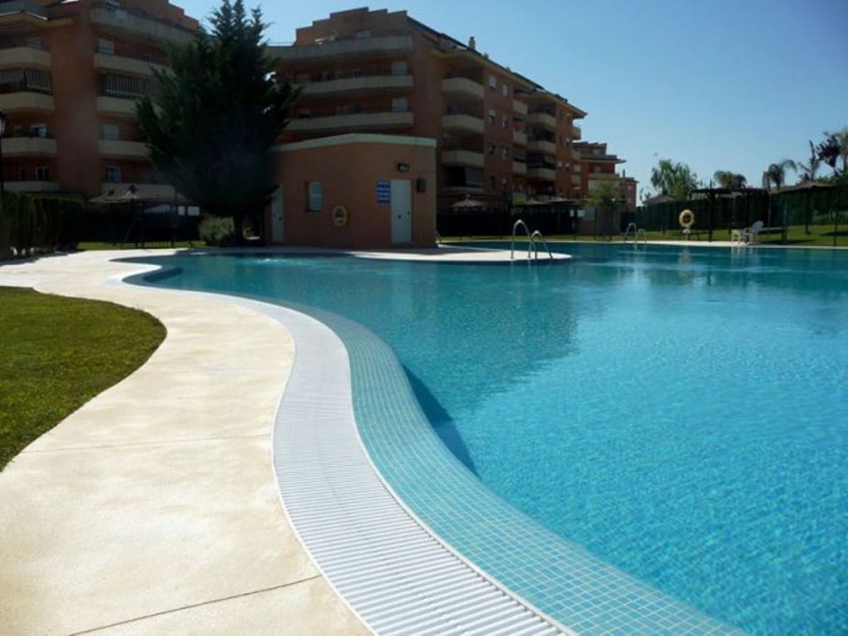 2 sovrum Lägenhet till salu i San Luis de Sabinillas med pool - 299 000 € (Ref: 10112227)