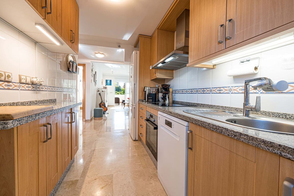 2 Zimmer Apartment zu verkaufen in La Duquesa / Puerto de la Duquesa mit Pool Garage - 360.000 € (Ref: 10174269)