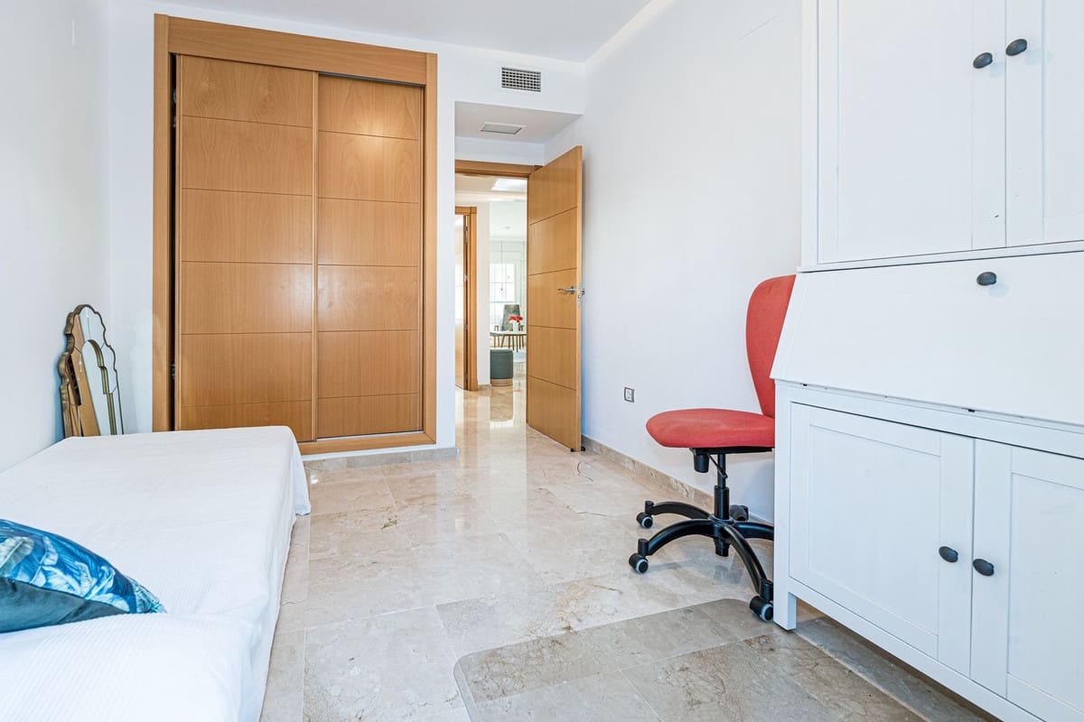 2 Zimmer Apartment zu verkaufen in La Duquesa / Puerto de la Duquesa mit Pool Garage - 360.000 € (Ref: 10174269)