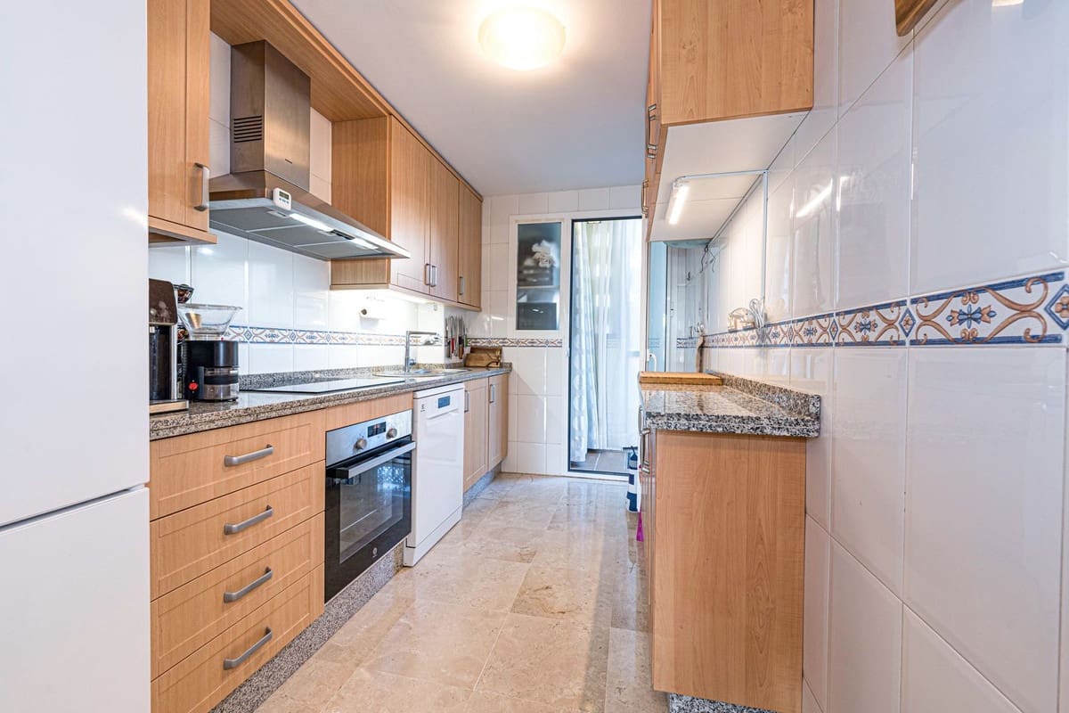 2 Zimmer Apartment zu verkaufen in La Duquesa / Puerto de la Duquesa mit Pool Garage - 360.000 € (Ref: 10174269)