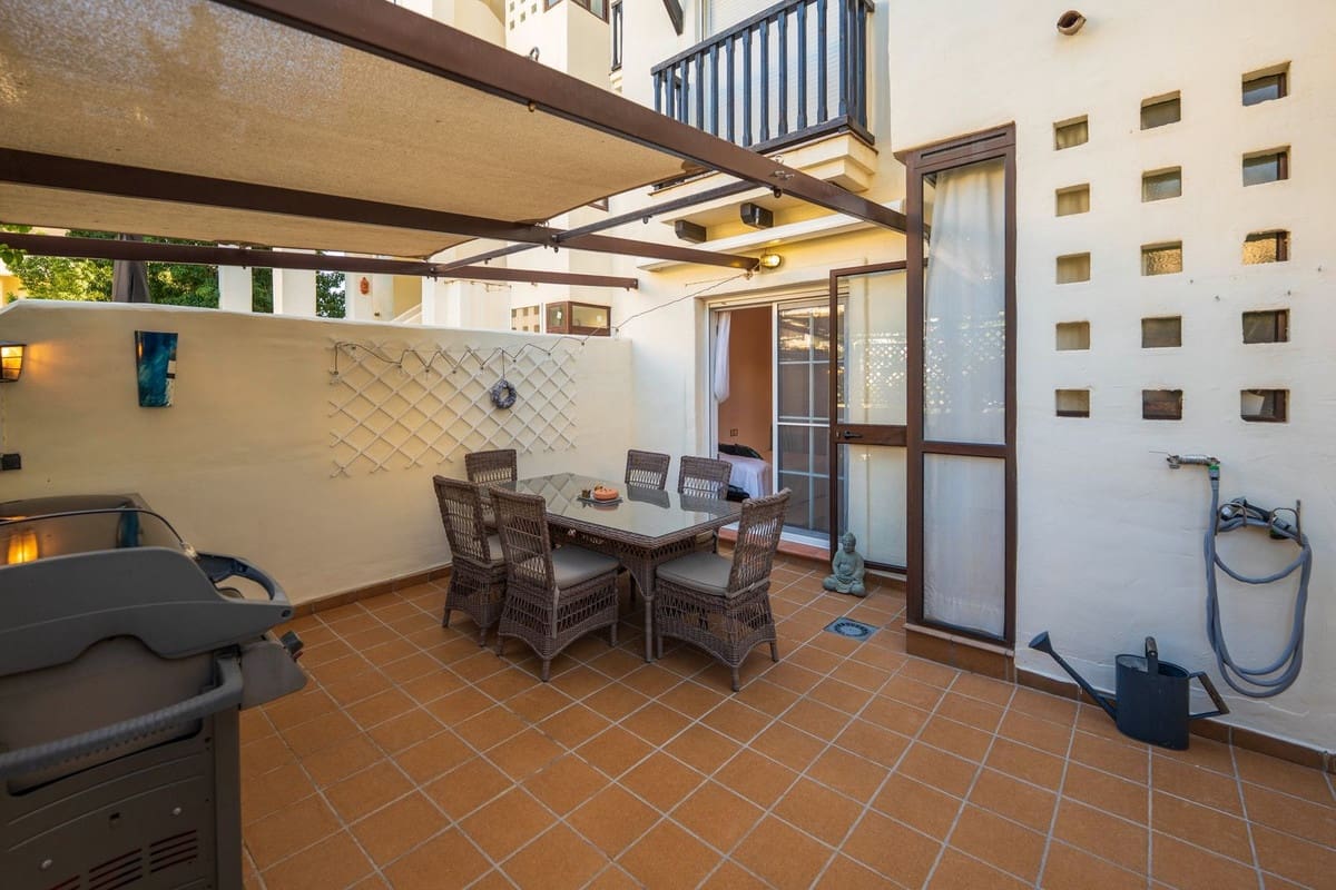 2 Zimmer Apartment zu verkaufen in La Duquesa / Puerto de la Duquesa mit Pool Garage - 360.000 € (Ref: 10174269)