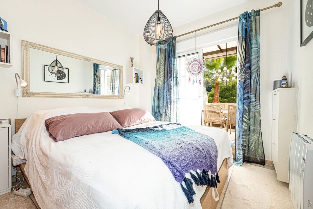 2 Zimmer Apartment zu verkaufen in La Duquesa / Puerto de la Duquesa mit Pool Garage - 360.000 € (Ref: 10174269)