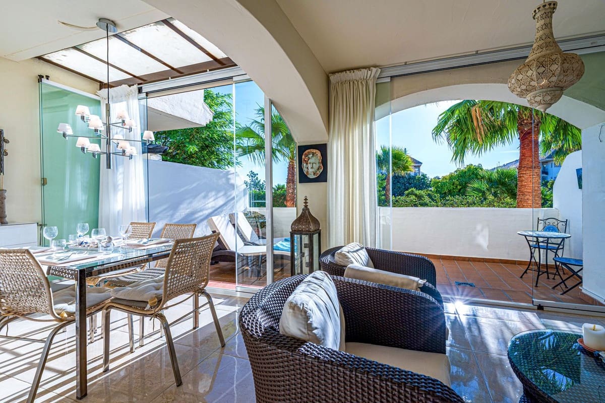 2 Zimmer Apartment zu verkaufen in La Duquesa / Puerto de la Duquesa mit Pool Garage - 360.000 € (Ref: 10174269)