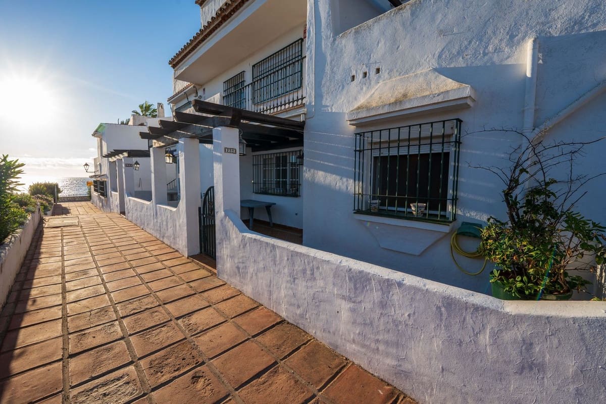 2 sovrum Lägenhet till salu i La Duquesa / Puerto de la Duquesa med pool - 310 000 € (Ref: 10174779)