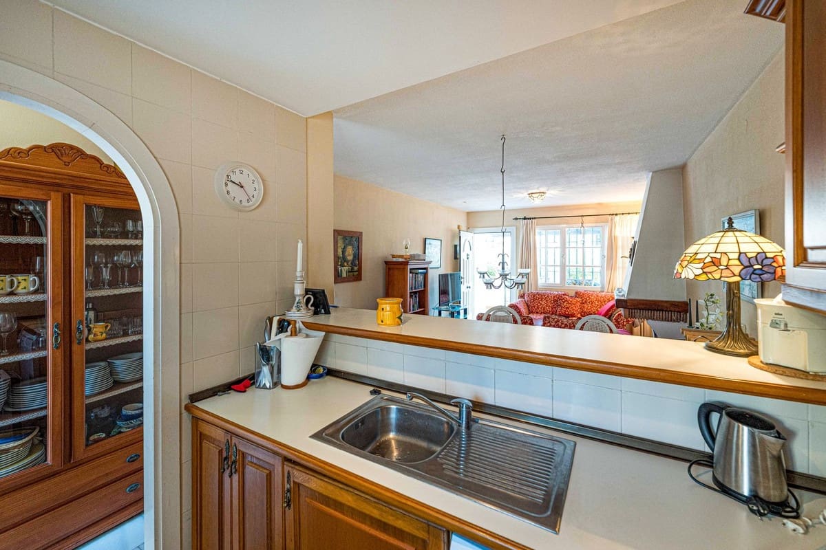 2 sovrum Lägenhet till salu i La Duquesa / Puerto de la Duquesa med pool - 310 000 € (Ref: 10174779)