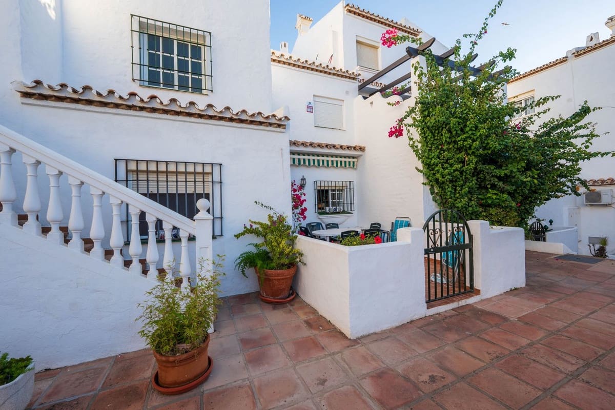 2 sovrum Lägenhet till salu i La Duquesa / Puerto de la Duquesa med pool - 310 000 € (Ref: 10174779)