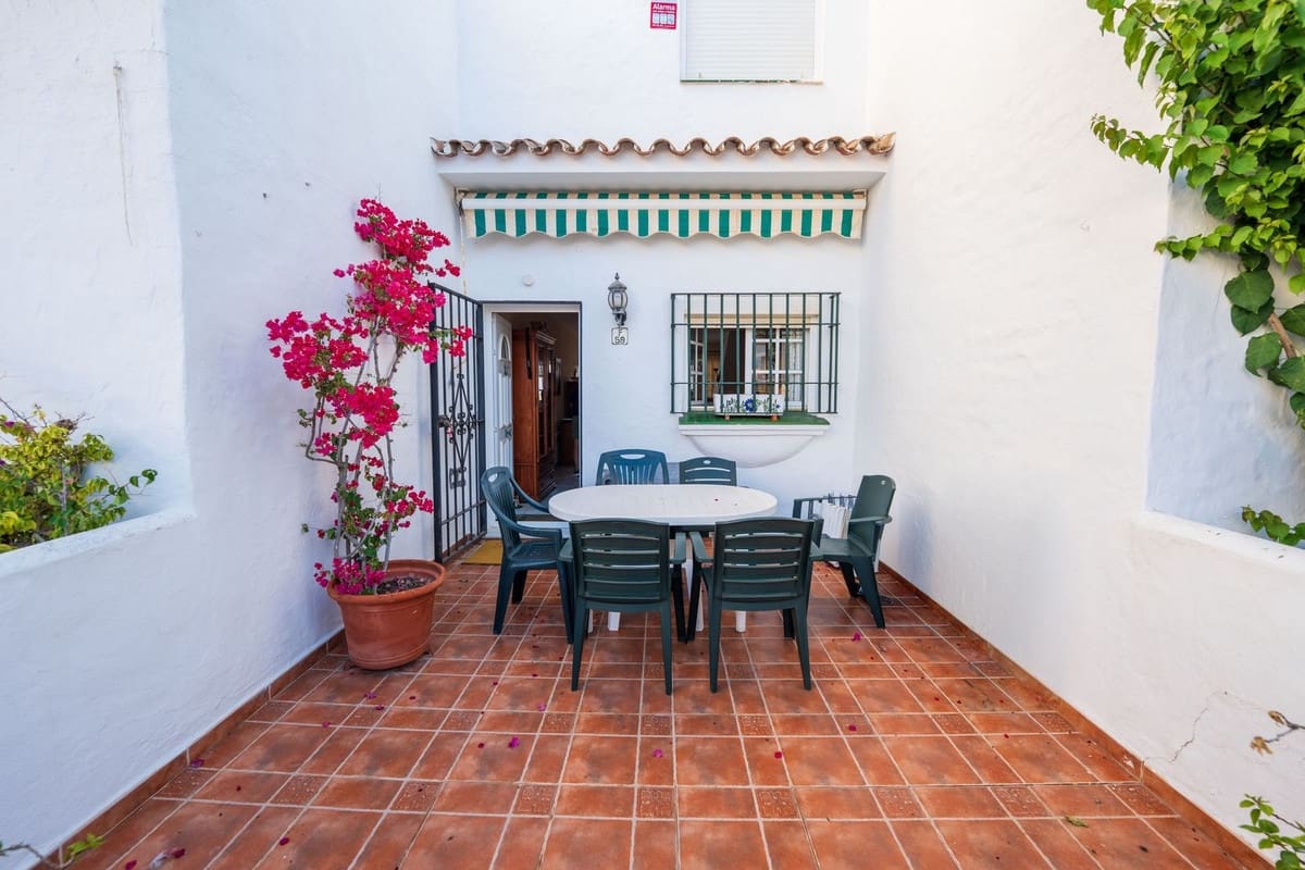 2 sovrum Lägenhet till salu i La Duquesa / Puerto de la Duquesa med pool - 310 000 € (Ref: 10174779)