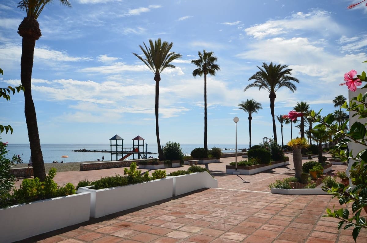 2 sovrum Lägenhet till salu i La Duquesa / Puerto de la Duquesa med pool - 310 000 € (Ref: 10174779)