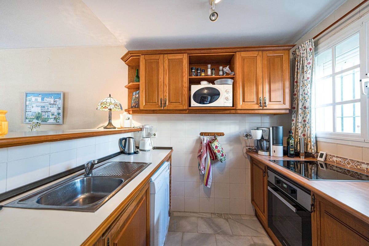 2 sovrum Lägenhet till salu i La Duquesa / Puerto de la Duquesa med pool - 310 000 € (Ref: 10174779)