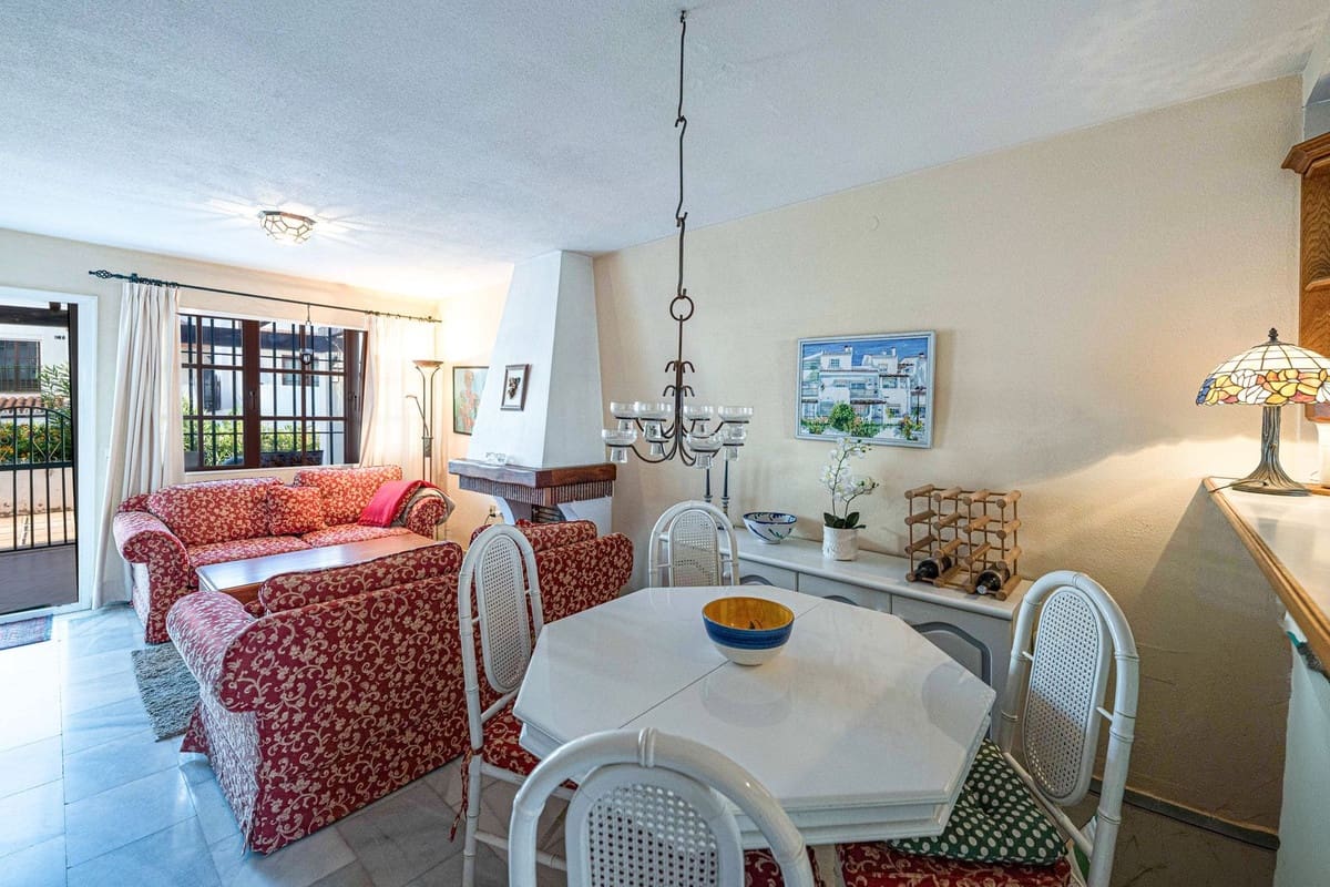 2 sovrum Lägenhet till salu i La Duquesa / Puerto de la Duquesa med pool - 310 000 € (Ref: 10174779)