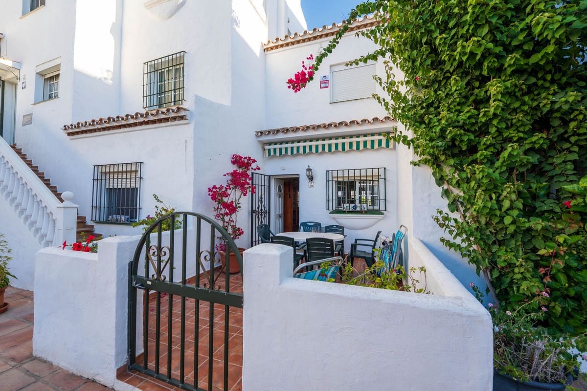 2 sovrum Lägenhet till salu i La Duquesa / Puerto de la Duquesa med pool - 310 000 € (Ref: 10174779)