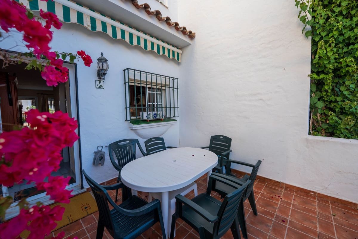 2 sovrum Lägenhet till salu i La Duquesa / Puerto de la Duquesa med pool - 310 000 € (Ref: 10174779)