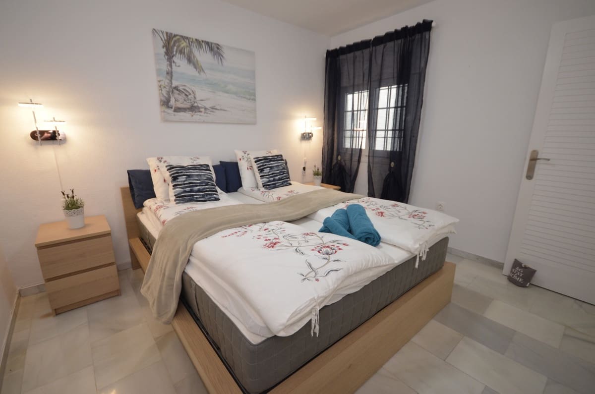 2 makuuhuone Huoneisto lomavuokrausta paikassa La Duquesa / Puerto de la Duquesa mukana uima-altaan - 1 200 € (Ref: 3869663)