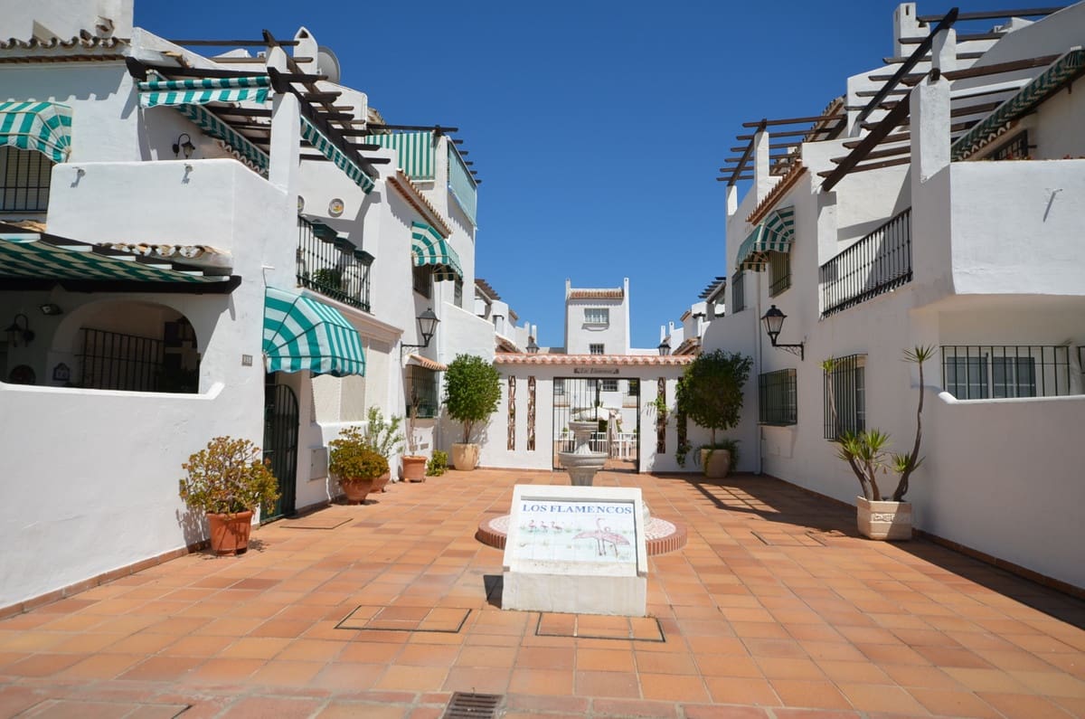 2 makuuhuone Huoneisto lomavuokrausta paikassa La Duquesa / Puerto de la Duquesa mukana uima-altaan - 1 200 € (Ref: 3869663)