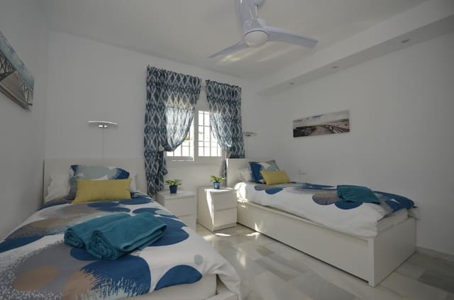 2 bedroom Apartment for holiday rental in La Duquesa / Puerto de la Duquesa, Manilva with pool - € 700 (Ref: 3869663)