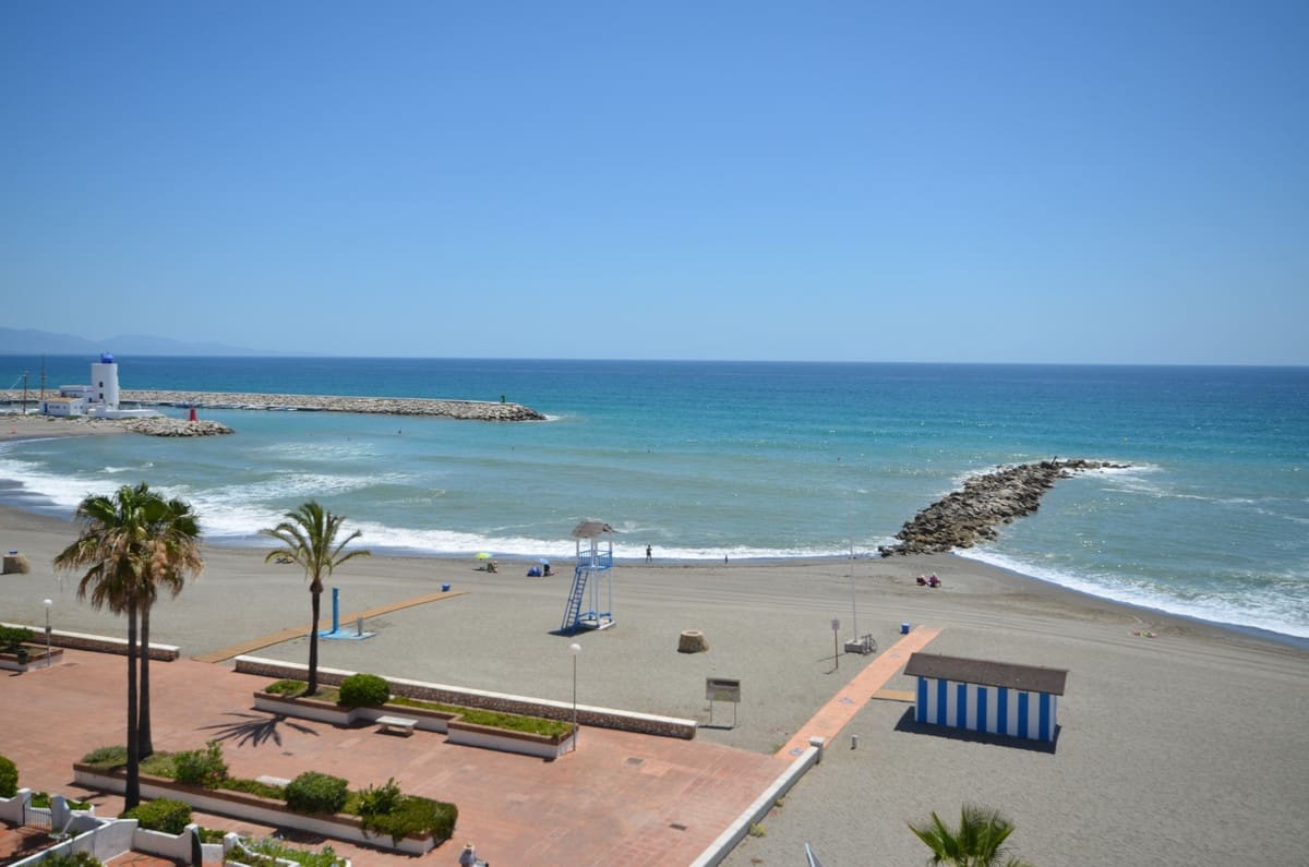 2 bedroom Apartment for holiday rental in La Duquesa / Puerto de la Duquesa with pool - € 700 (Ref: 3869663)