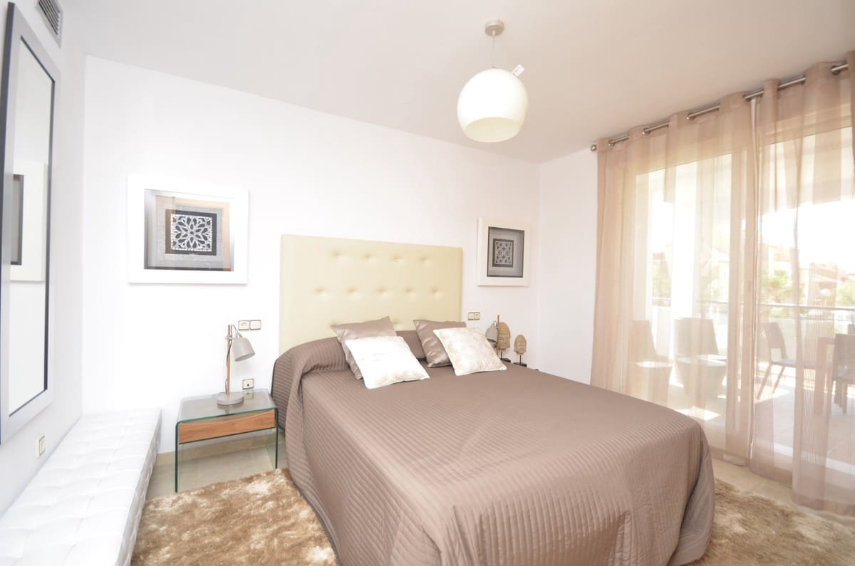 2 soveværelse Lejlighed til salg i La Duquesa / Puerto de la Duquesa med swimmingpool garage - € 329.500 (Ref: 4514750)