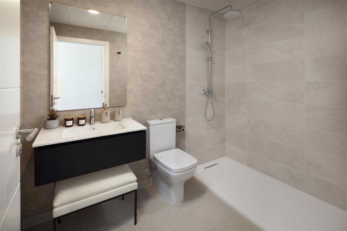 3 sypialnia Dom na sprzedaż w Manilva z basenem garażem - 547 000 € (Ref: 5181985)