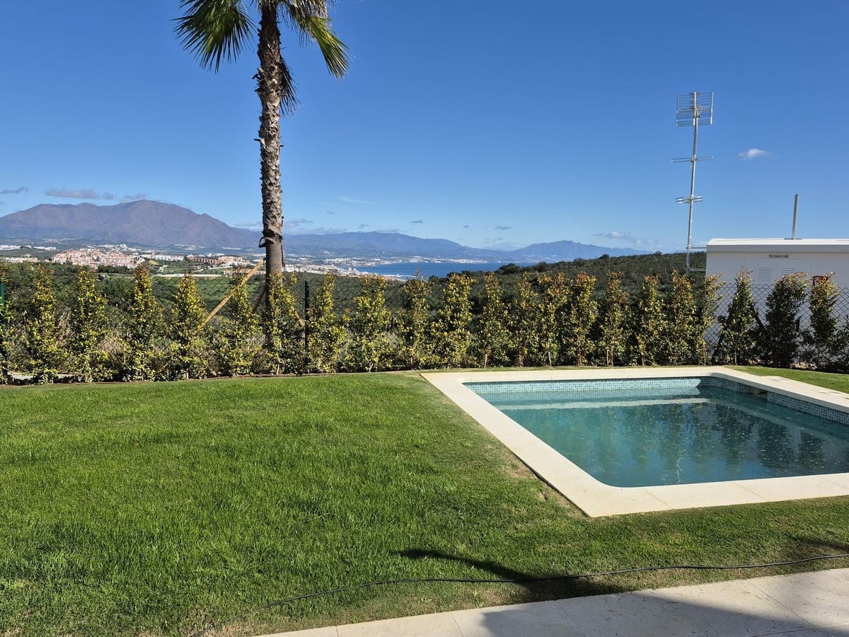 3 sypialnia Dom na sprzedaż w Manilva z basenem garażem - 547 000 € (Ref: 5181985)