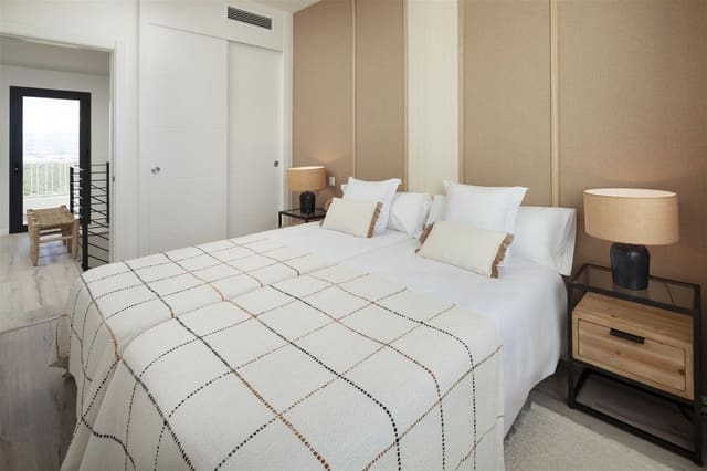 3 sypialnia Dom na sprzedaż w Manilva z basenem garażem - 595 000 € (Ref: 5181985)