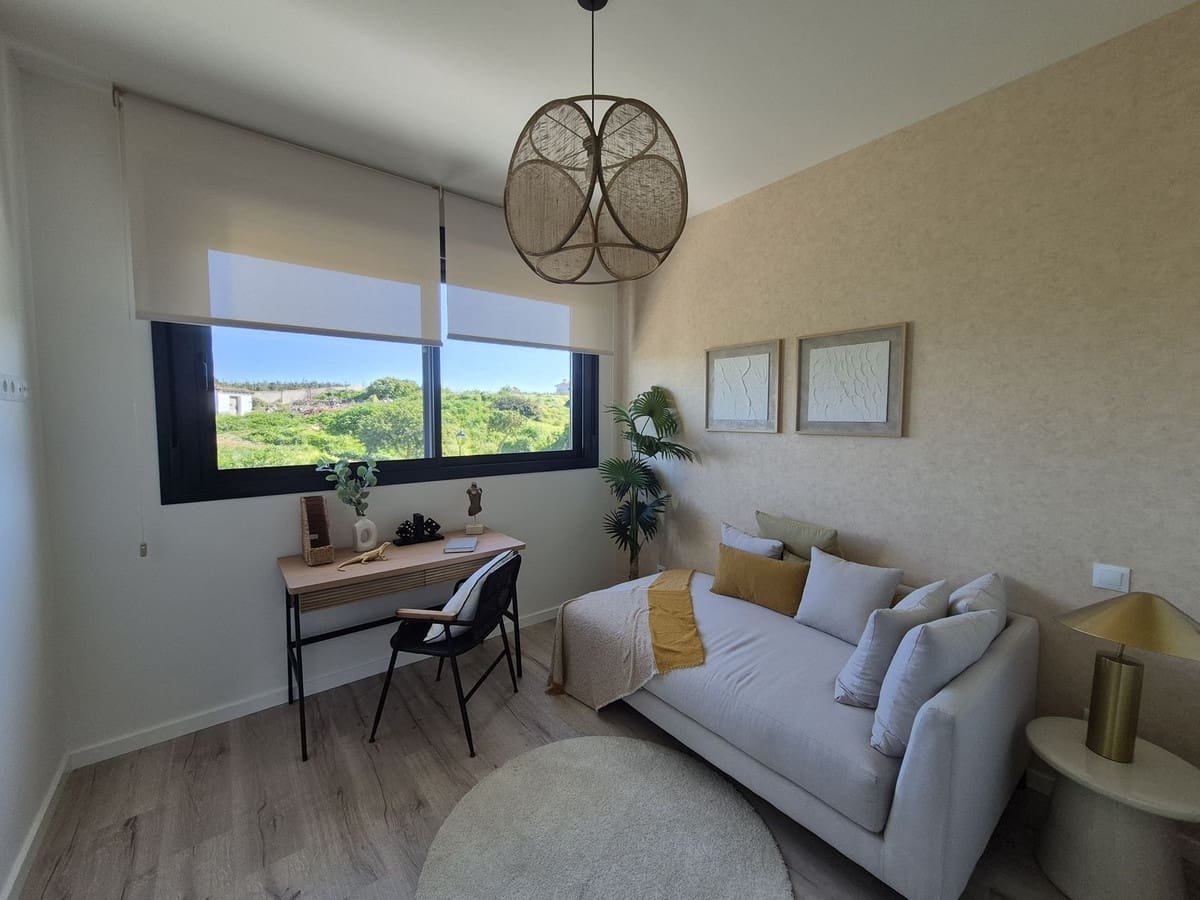 3 sypialnia Dom na sprzedaż w Manilva z basenem garażem - 595 000 € (Ref: 5181985)