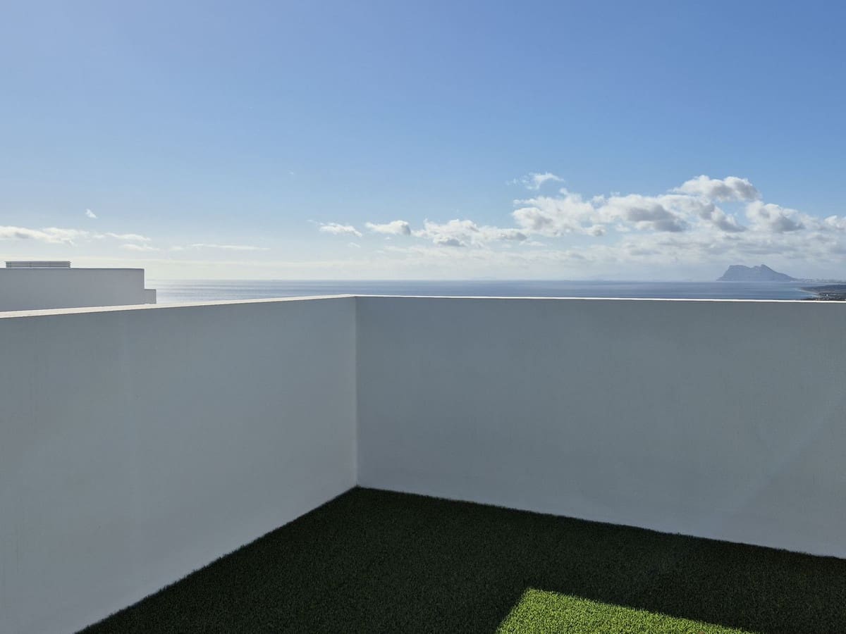 3 sypialnia Dom na sprzedaż w Manilva z basenem garażem - 595 000 € (Ref: 5181985)