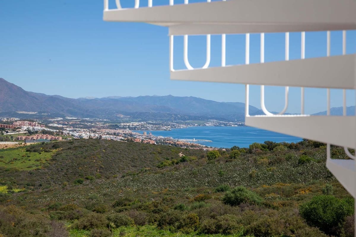 3 sypialnia Dom na sprzedaż w Manilva z basenem garażem - 595 000 € (Ref: 5181985)