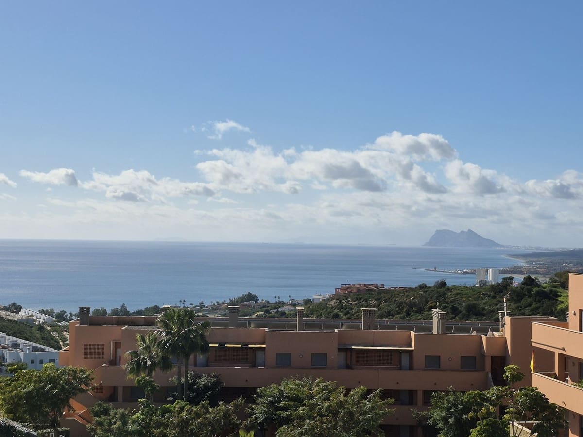 3 sypialnia Dom na sprzedaż w Manilva z basenem garażem - 595 000 € (Ref: 5181985)