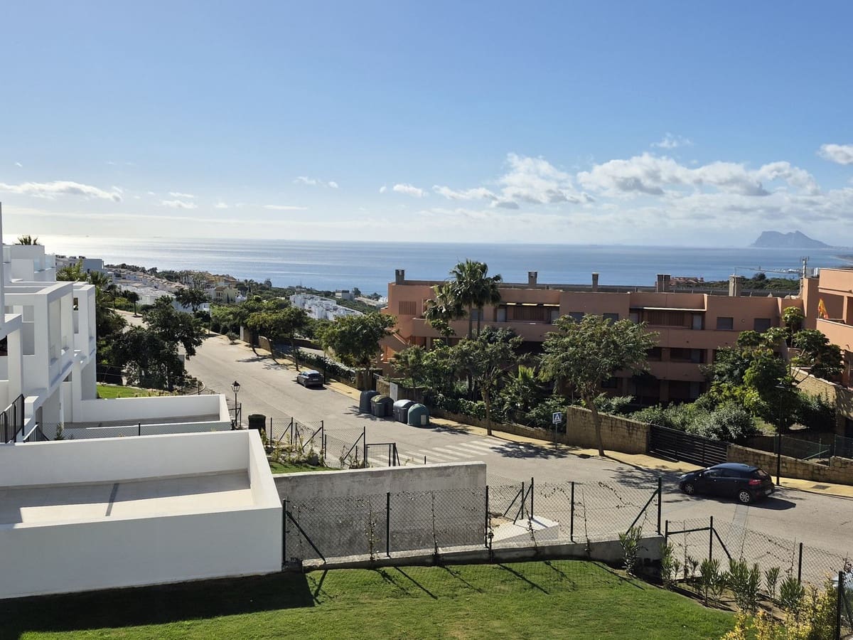 3 sypialnia Dom na sprzedaż w Manilva z basenem garażem - 595 000 € (Ref: 5181985)