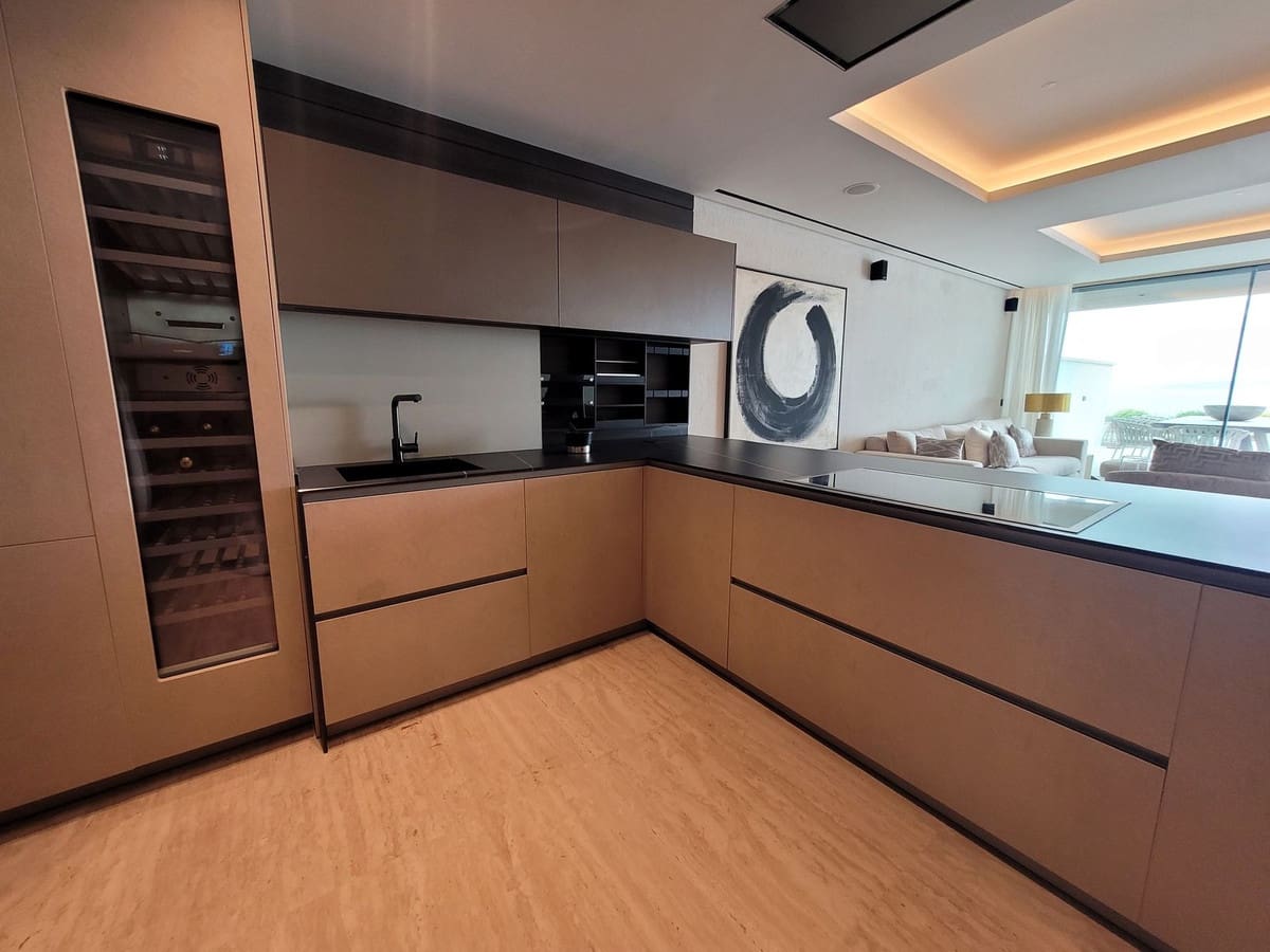 2 Zimmer Apartment zu verkaufen in Estepona mit Pool Garage - 2.300.000 € (Ref: 5181986)