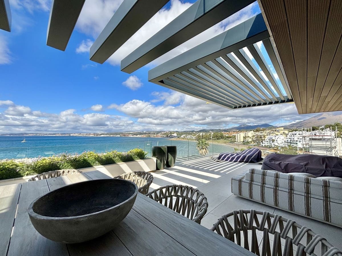 2 soveværelse Lejlighed til salg i Estepona med swimmingpool garage - € 2.300.000 (Ref: 5181986)