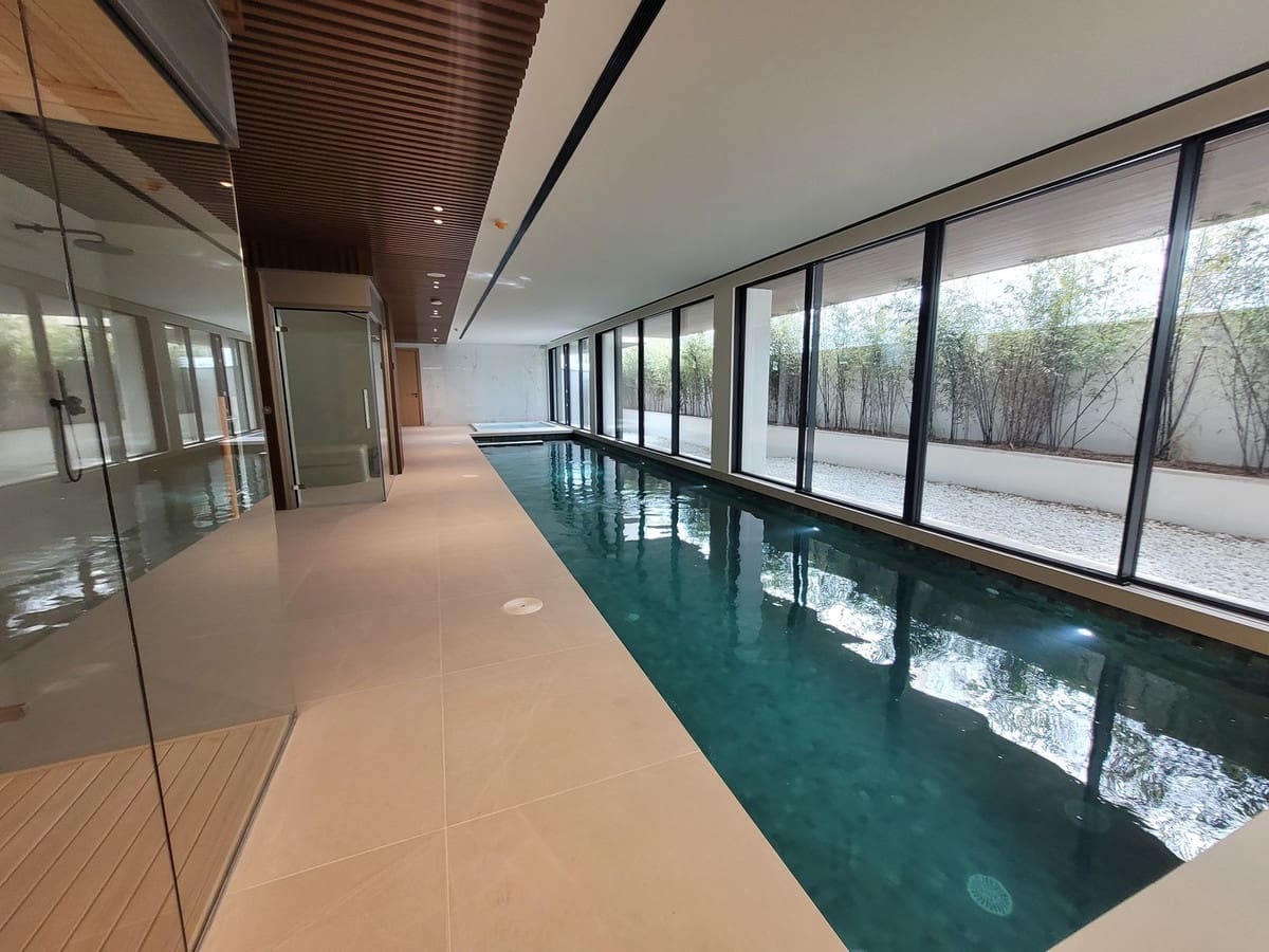 2 soveværelse Lejlighed til salg i Estepona med swimmingpool garage - € 2.300.000 (Ref: 5181986)