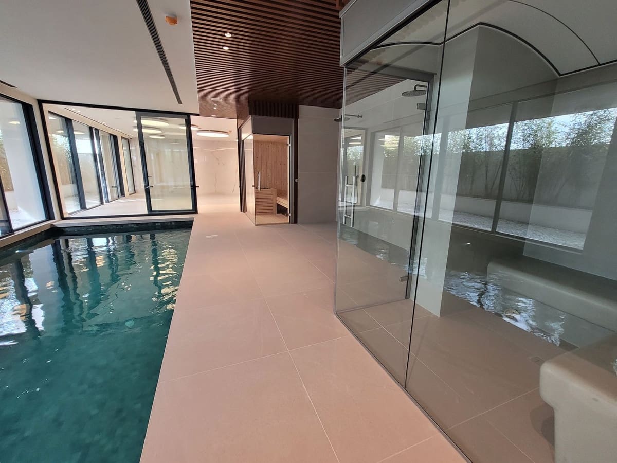 2 soveværelse Lejlighed til salg i Estepona med swimmingpool garage - € 2.300.000 (Ref: 5181986)