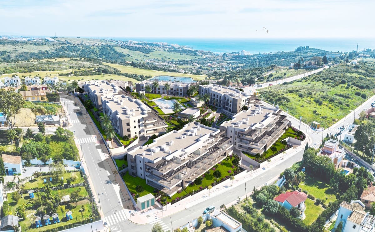 Apartamento de 2 habitaciones en Estepona en venta con piscina garaje - 398.000 € (Ref: 5182735)