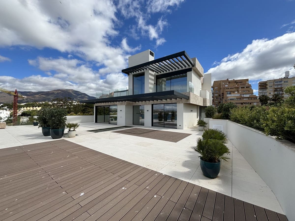 3 bedroom Penthouse for sale in Estepona with pool garage - € 4,290,000 (Ref: 6288280)