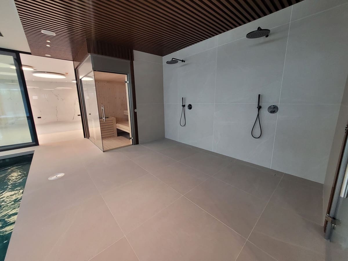 Ático de 3 habitaciones en Estepona en venta con piscina garaje - 4.290.000 € (Ref: 6288280)