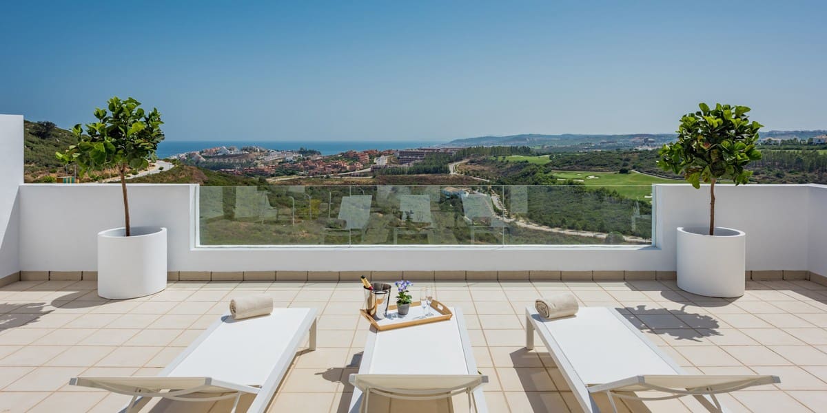 3 sypialnia Penthouse na sprzedaż w Casares z basenem garażem - 927 000 € (Ref: 6312443)