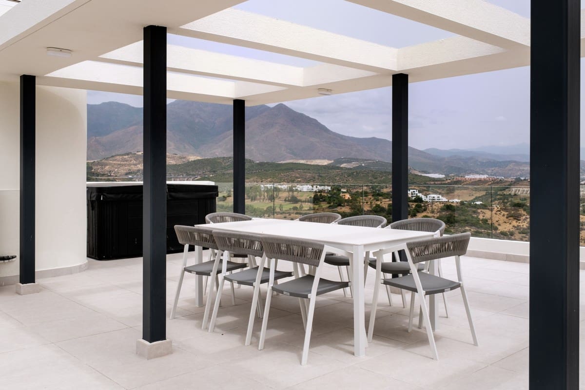 3 sypialnia Penthouse na sprzedaż w Casares z basenem garażem - 927 000 € (Ref: 6312443)