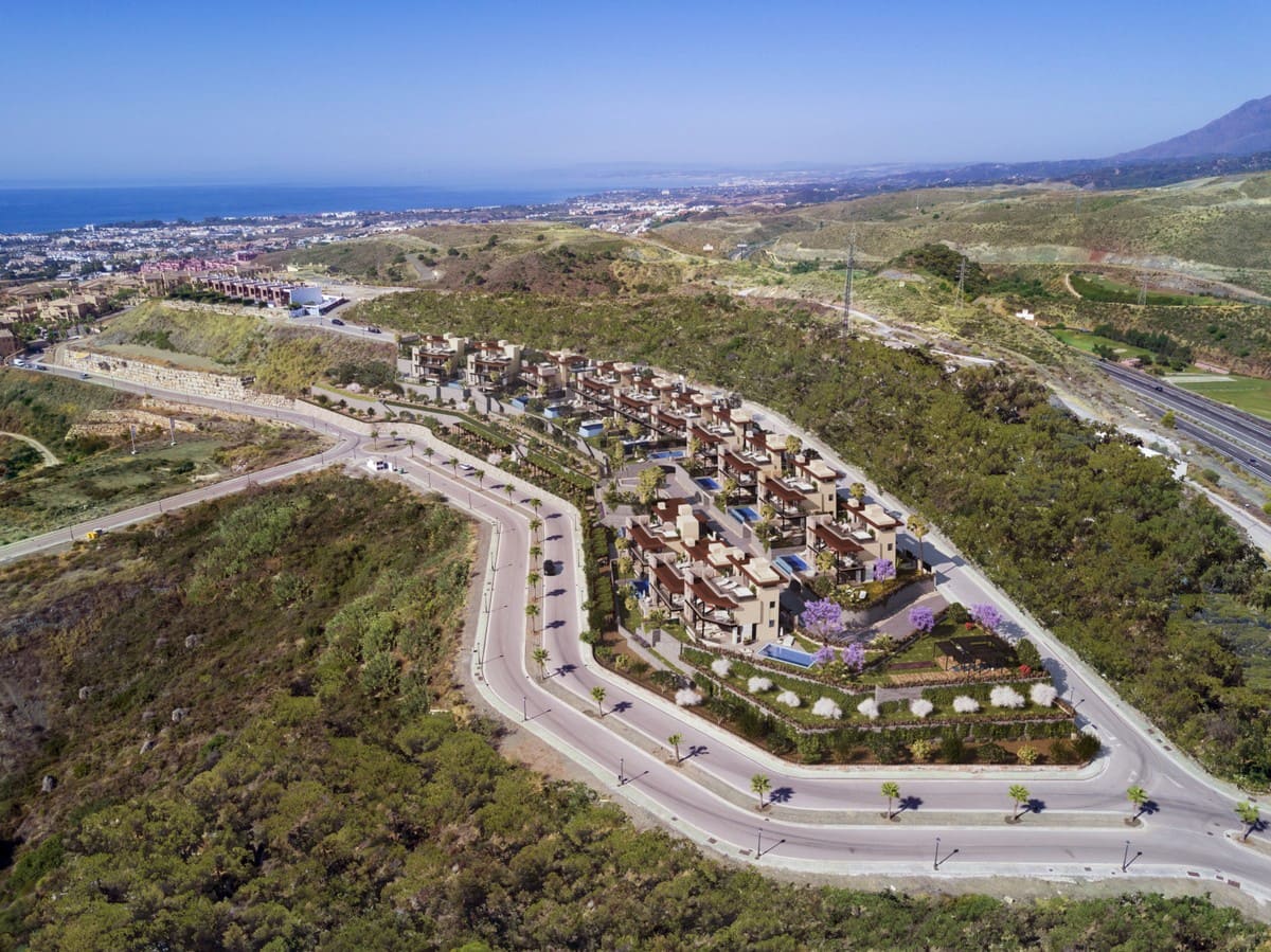 4 bedroom Villa for sale in Benahavis with pool garage - € 1,990,000 (Ref: 6484252)