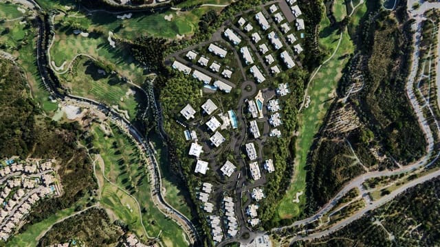 3 quarto Penthouse para venda em Marbella com piscina garagem - 1 800 000 € (Ref: 6810130)