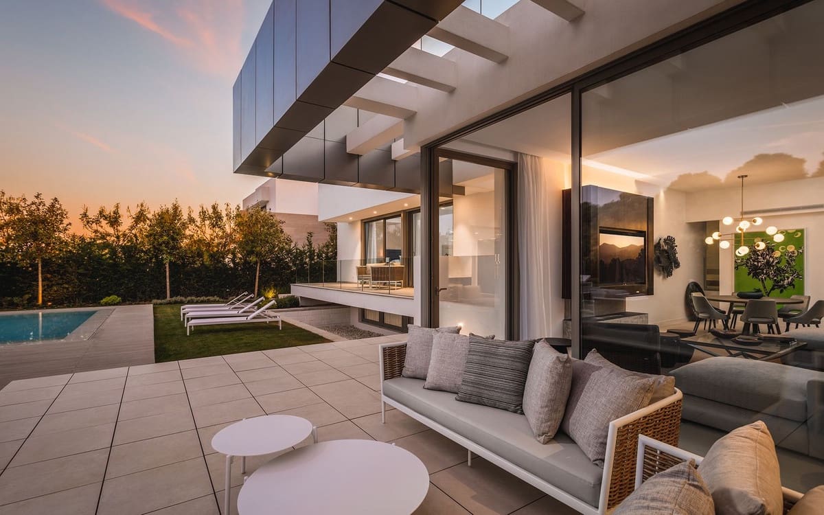 4 bedroom Villa for sale in Estepona with pool garage - € 2,775,000 (Ref: 7403501)