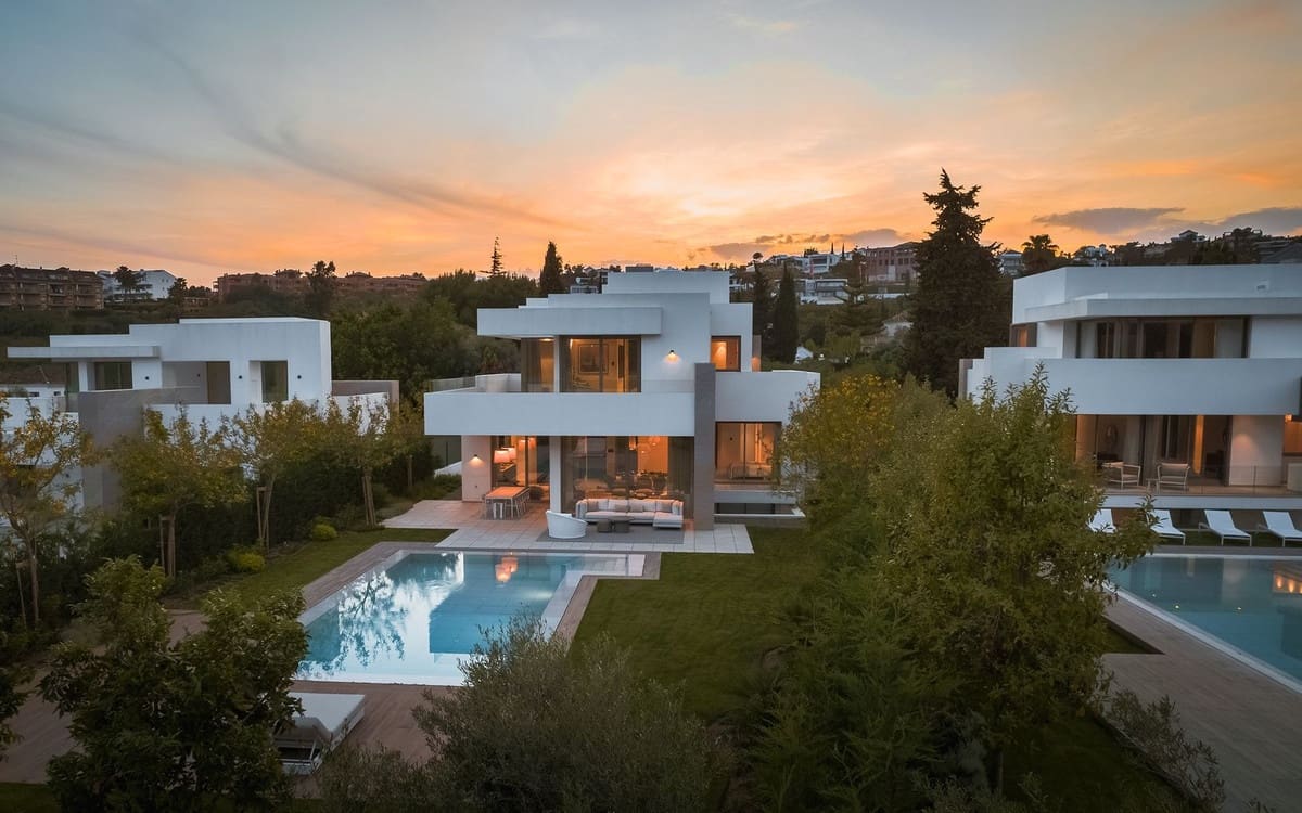 4 bedroom Villa for sale in Estepona with pool garage - € 2,775,000 (Ref: 7403501)
