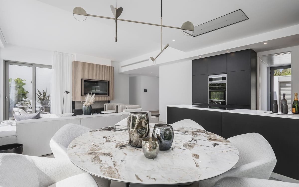 4 bedroom Villa for sale in Estepona with pool garage - € 2,775,000 (Ref: 7403501)