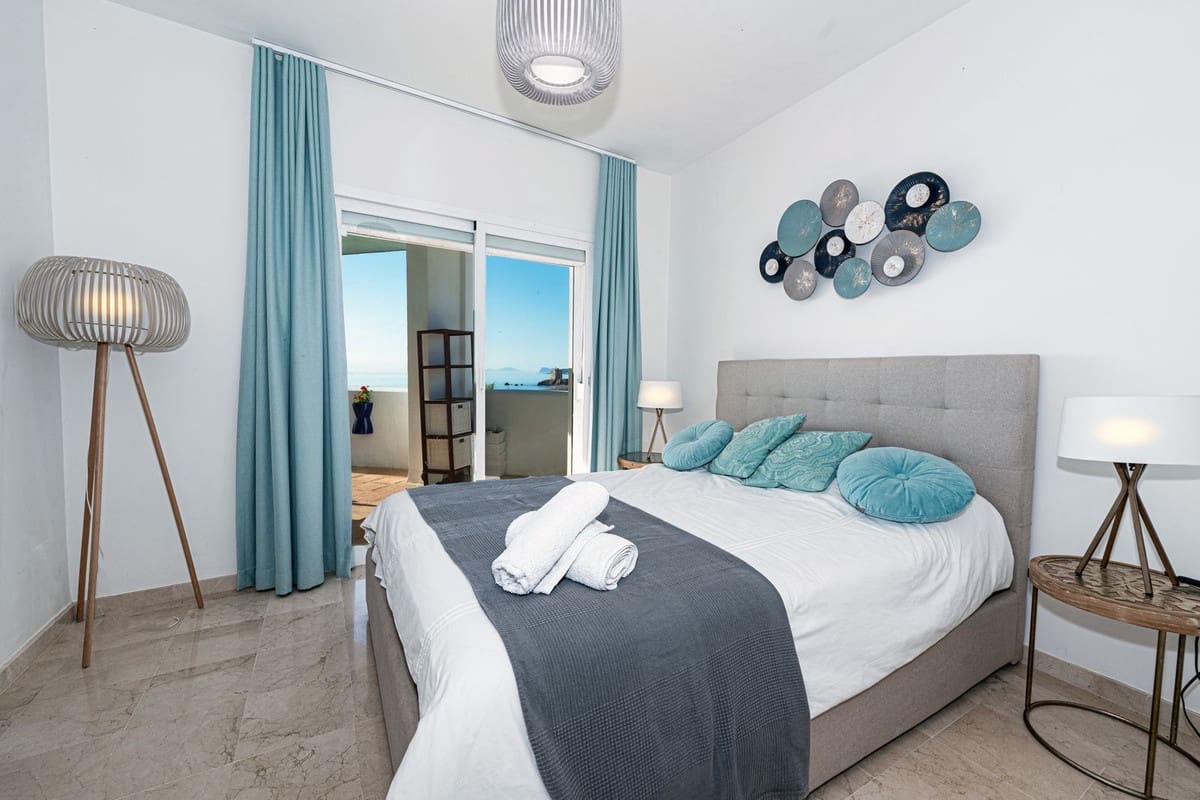 3 soverom Penthouse til salgs i Bahia de Casares med svømmebasseng garasje - € 795 000 (Ref: 8006672)