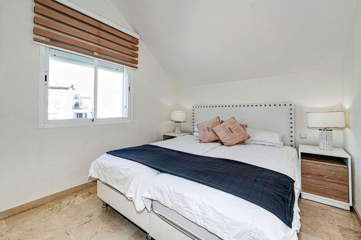 3 soverom Penthouse til salgs i Bahia de Casares med svømmebasseng garasje - € 795 000 (Ref: 8006672)