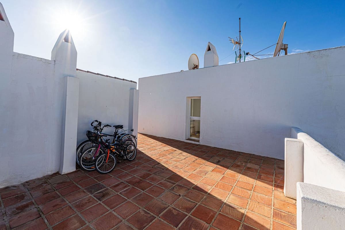 3 soverom Penthouse til salgs i Bahia de Casares med svømmebasseng garasje - € 795 000 (Ref: 8006672)