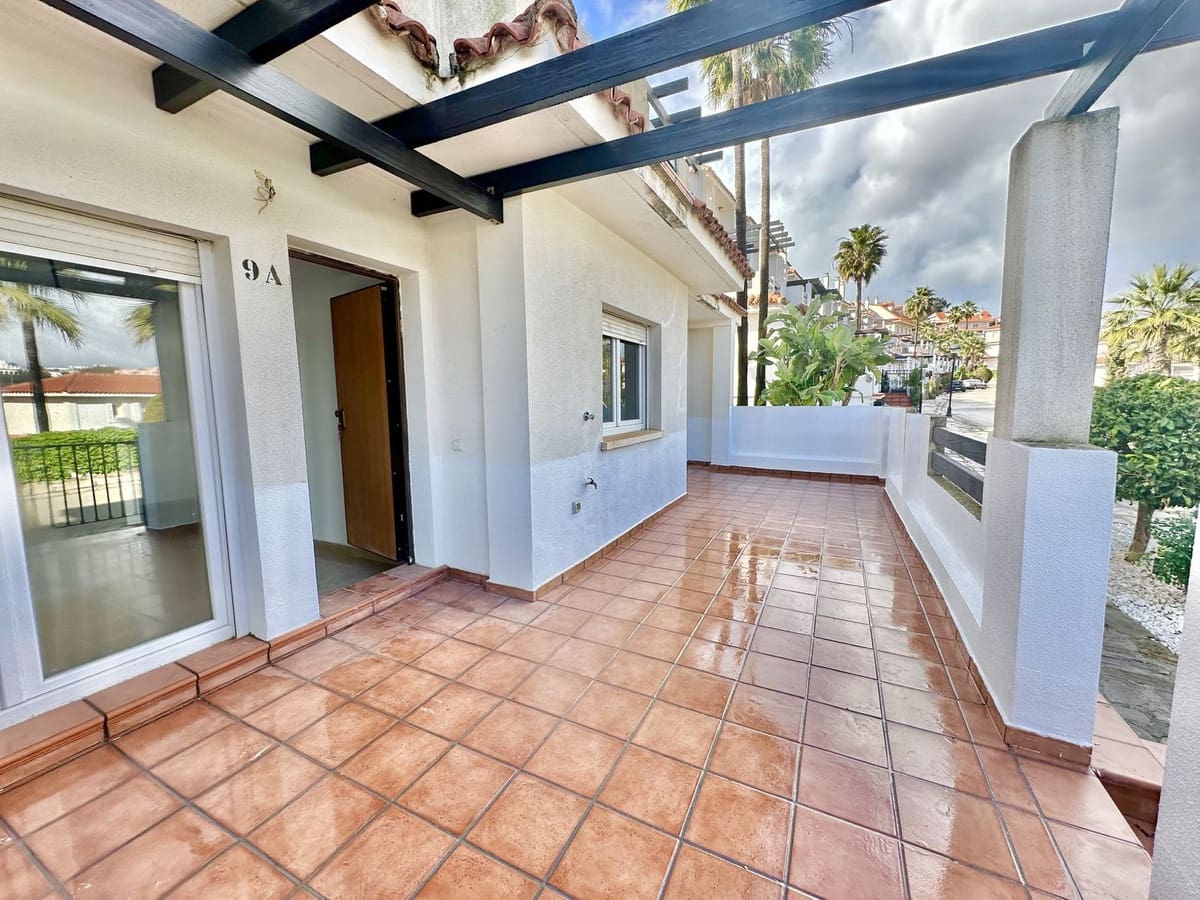 2 bedroom Apartment for sale in Manilva with pool - € 200,090 (Ref: 8053680)