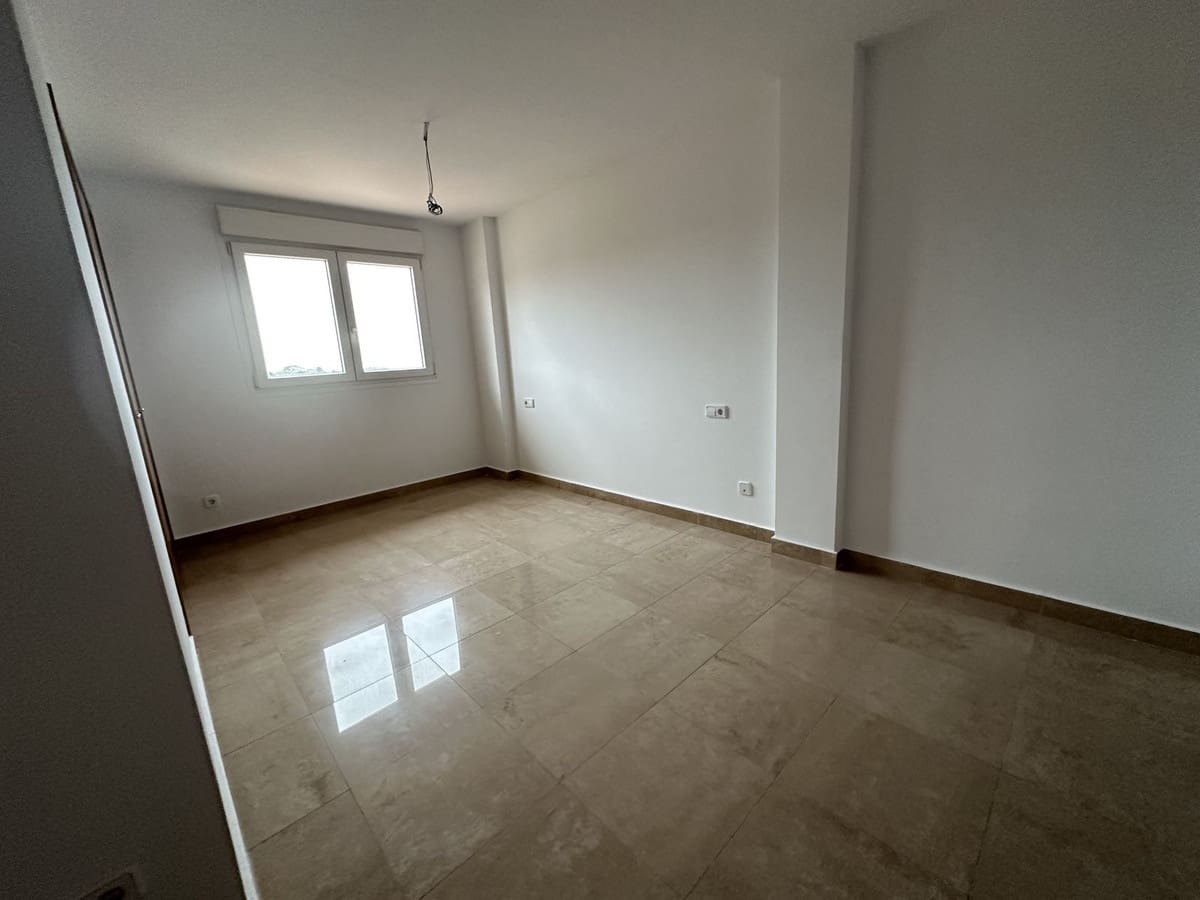 3 bedroom Apartment for sale in Manilva with pool - € 298,000 (Ref: 8053680)