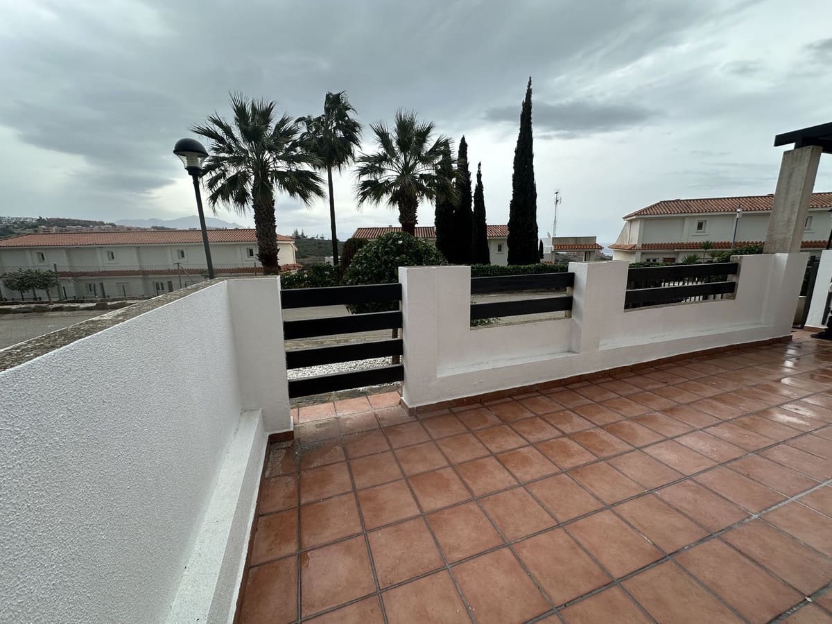 3 bedroom Apartment for sale in Manilva with pool - € 298,000 (Ref: 8053680)