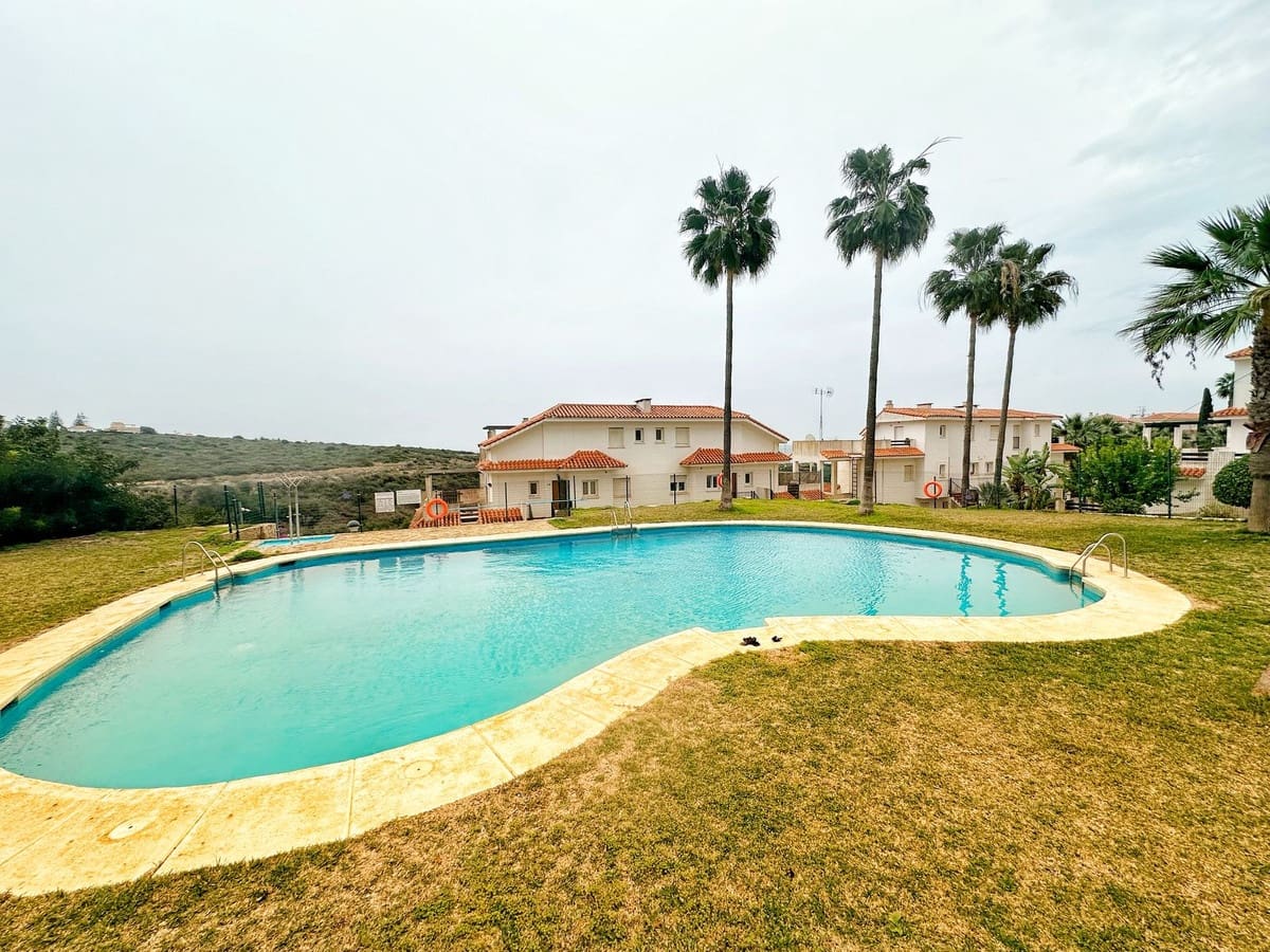 3 bedroom Apartment for sale in Manilva with pool - € 298,000 (Ref: 8053680)
